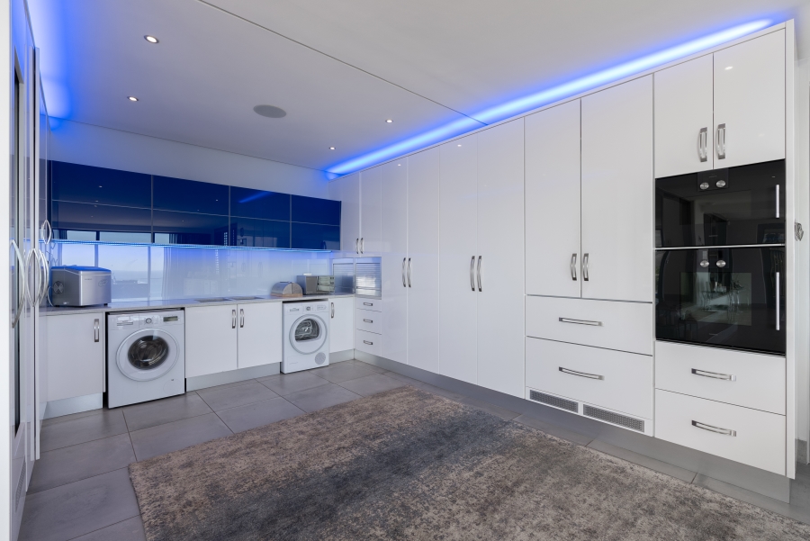 To Let 6 Bedroom Property for Rent in Bakoven Western Cape